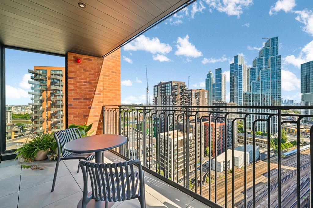 Apartment in Nine Elms - View 4