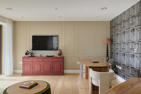 2 bedroom flat for sale, Hive House, Brentford, TW8