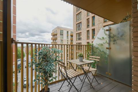2 bedroom flat for sale, Hive House, Brentford, TW8