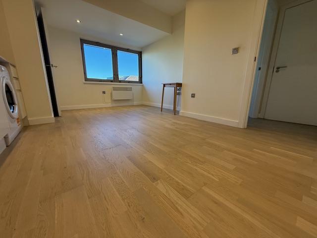 Apartment in Leatherhead - View 2