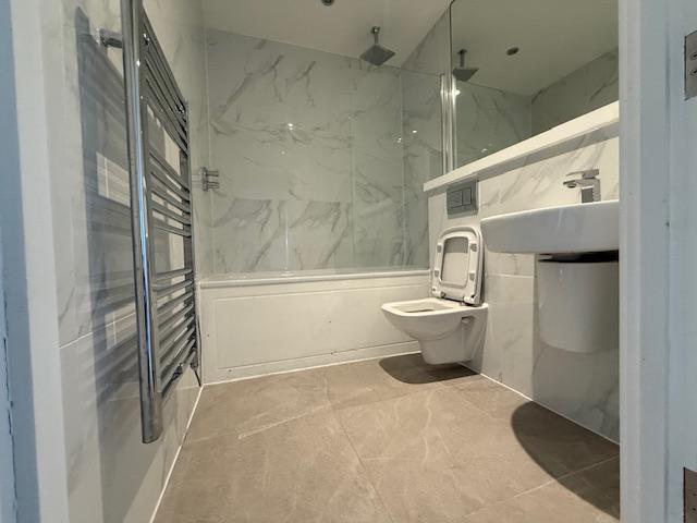 Apartment in Leatherhead - View 4