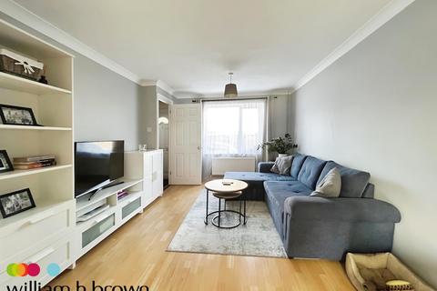 2 bedroom terraced house to rent, Honeysuckle Gardens, IPSWICH