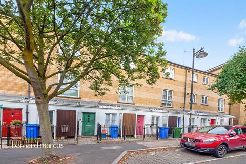 Wodehouse Avenue, London