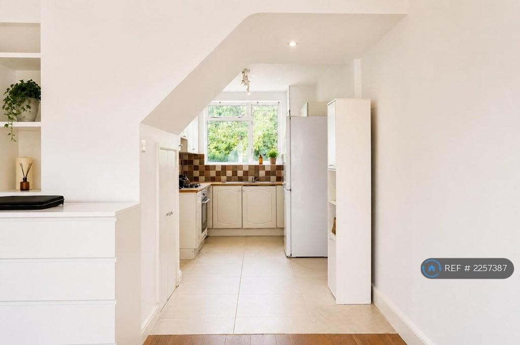 House in Putney - View 3