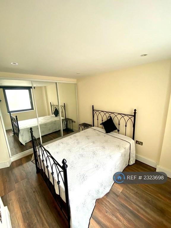 Apartment in London - More