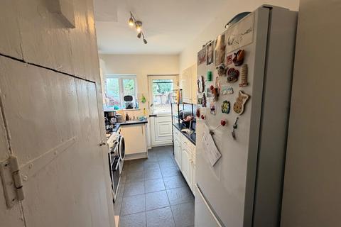 3 bedroom semi-detached house to rent, Vernon Road, Feltham, TW13 4JZ