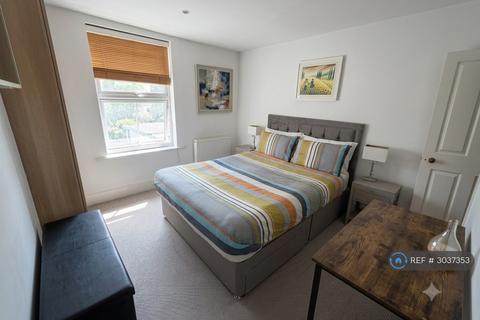 2 bedroom semi-detached house to rent, Hythe Road, Staines-Upon-Thames, TW18