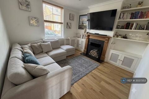 2 bedroom semi-detached house to rent, Hythe Road, Staines-Upon-Thames, TW18