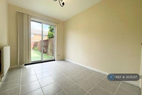 3 bedroom terraced house to rent, Stranraer Gardens, Slough, SL1