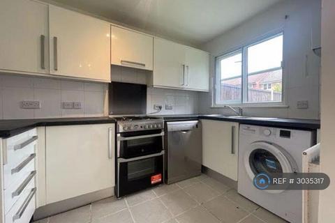 3 bedroom terraced house to rent, Stranraer Gardens, Slough, SL1