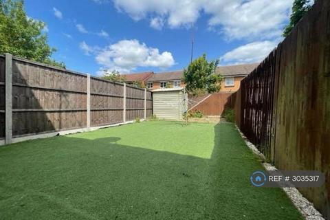 3 bedroom terraced house to rent, Stranraer Gardens, Slough, SL1