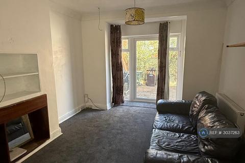3 bedroom semi-detached house to rent, Park Road, Hounslow, TW3
