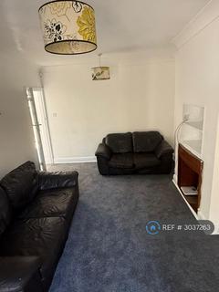 3 bedroom semi-detached house to rent, Park Road, Hounslow, TW3
