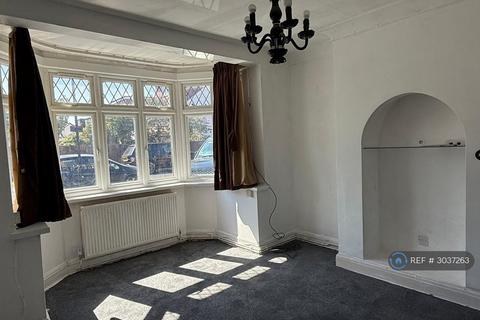 3 bedroom semi-detached house to rent, Park Road, Hounslow, TW3