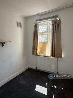 3 bedroom semi-detached house to rent, Park Road, Hounslow, TW3