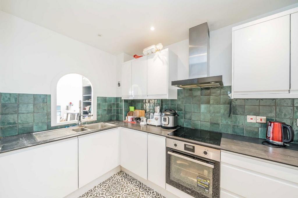 House in London - View 2