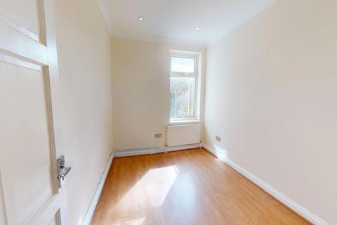 4 bedroom terraced house to rent, Colliers Water Lane, Thornton Heath CR7