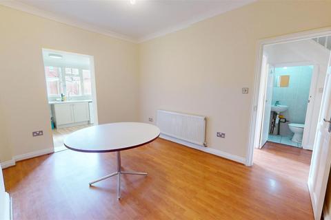 4 bedroom terraced house to rent, Colliers Water Lane, Thornton Heath CR7