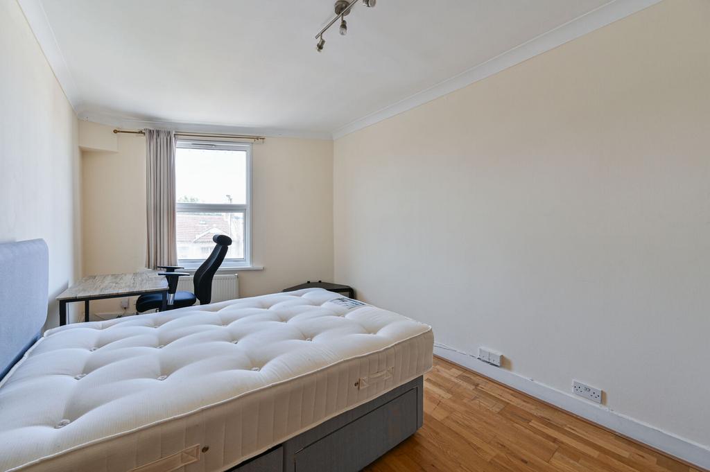 Apartment in London - View 3