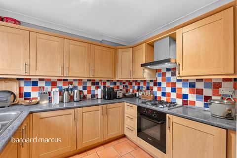 2 bedroom maisonette for sale, Courtlands Avenue, London