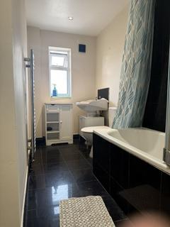 3 bedroom house to rent, Oakdene Road, Uxbridge UB10