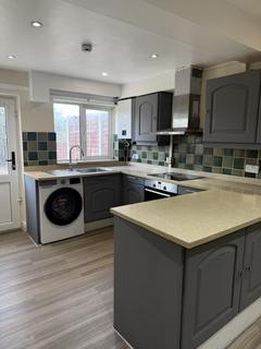 3 bedroom house to rent, Oakdene Road, Uxbridge UB10