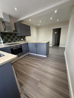 3 bedroom house to rent, Oakdene Road, Uxbridge UB10