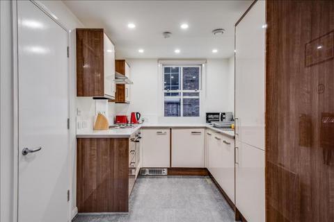 Studio to rent, Hammersmith Road, London, W14