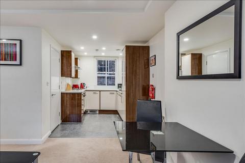 Studio to rent, Hammersmith Road, London, W14