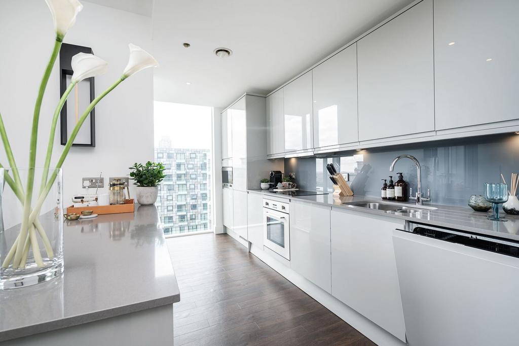 Apartment in LONDON - View 3