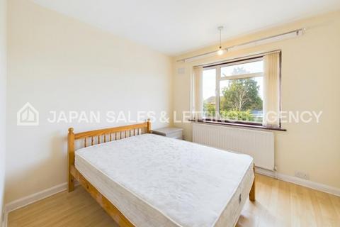 3 bedroom semi-detached house to rent, Summerhouse Avenue, Hounslow