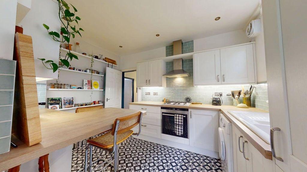 Apartment in Newcastle Upon Tyne - View 4