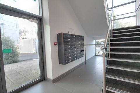 undefined, Farnham Road, Slough SL1