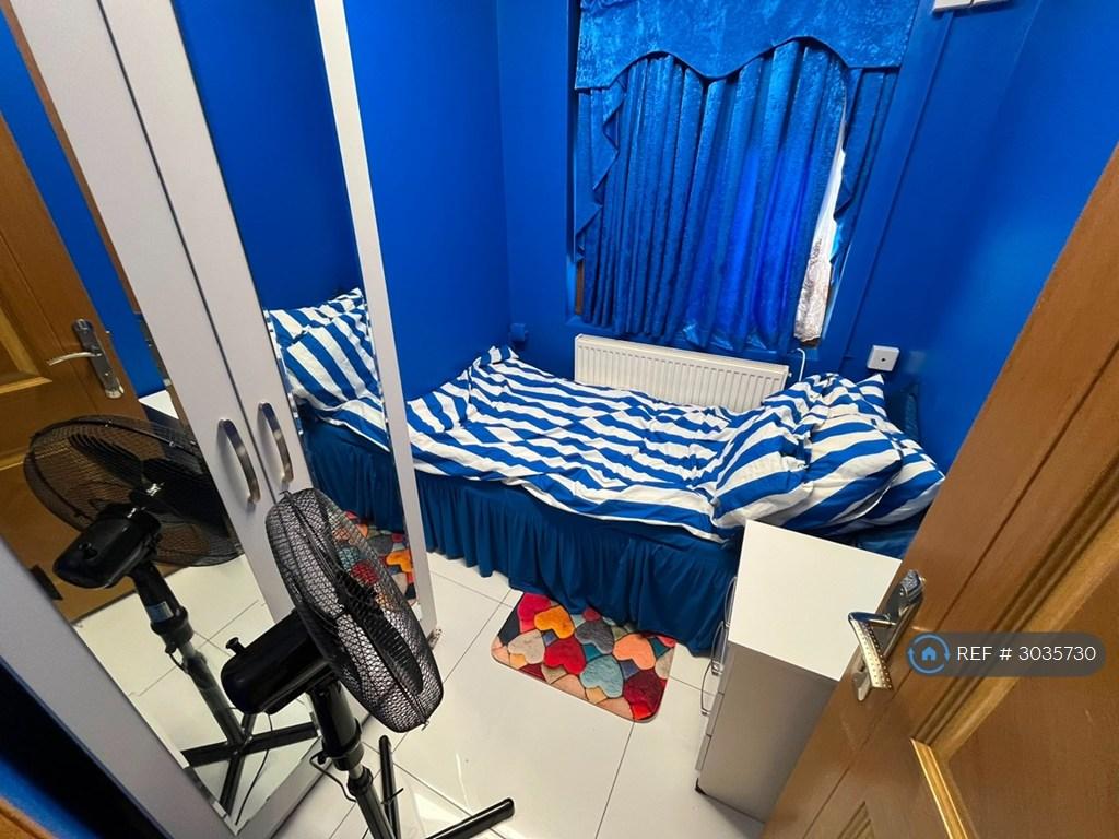 House in London - View 2