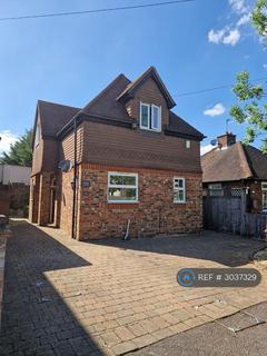 3 bedroom detached house to rent, Well Lane, Woking, GU21