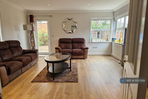 3 bedroom detached house to rent, Well Lane, Woking, GU21