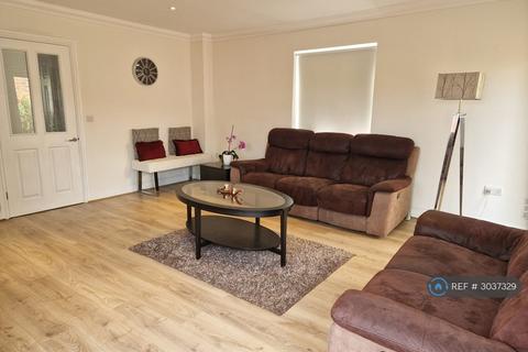 3 bedroom detached house to rent, Well Lane, Woking, GU21