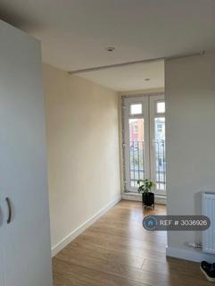 1 bedroom in a house share to rent, Falkland Road, London, N8