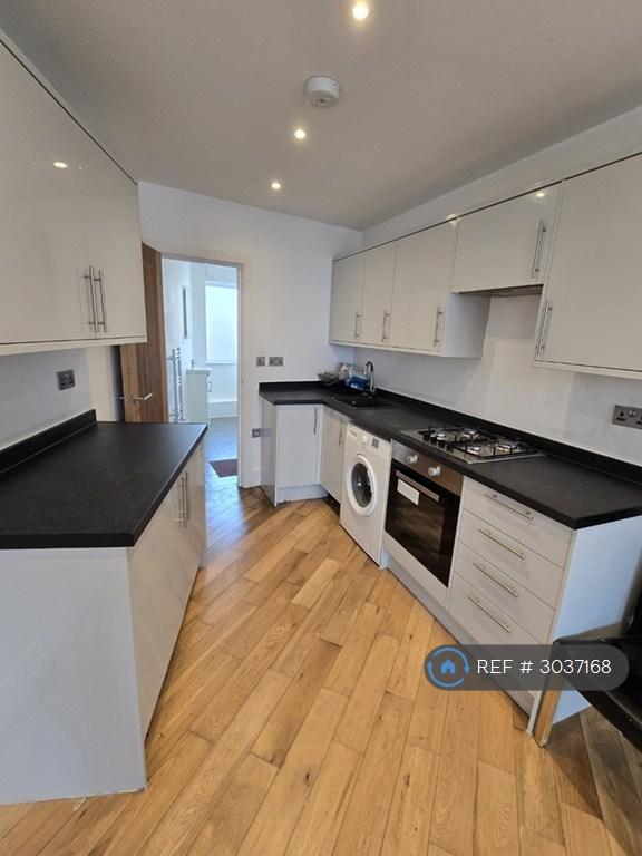 Apartment in Sutton - View 3