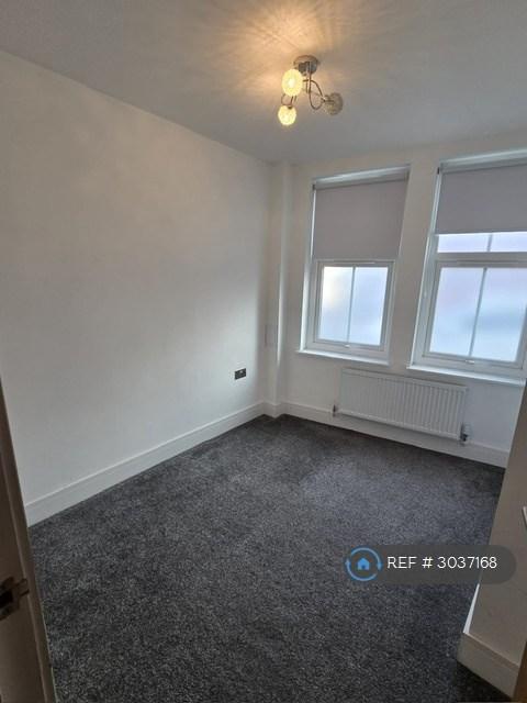 Apartment in Sutton - View 4