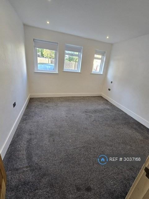 Apartment in Sutton - View 5