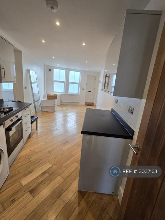 Apartment in Sutton - More