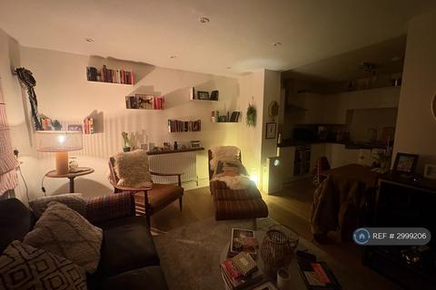 2 bedroom maisonette to rent, Torriano Avenue, London, NW5