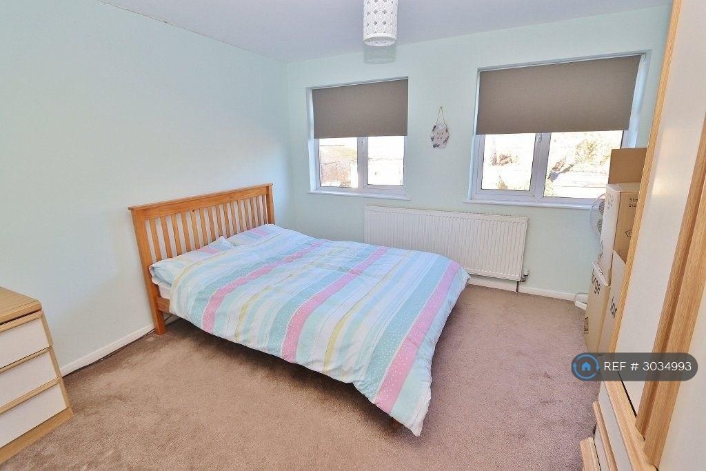 House in Romford - More