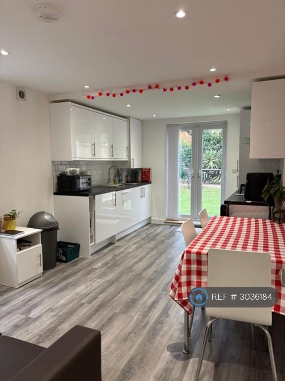 Apartment in London - View 3