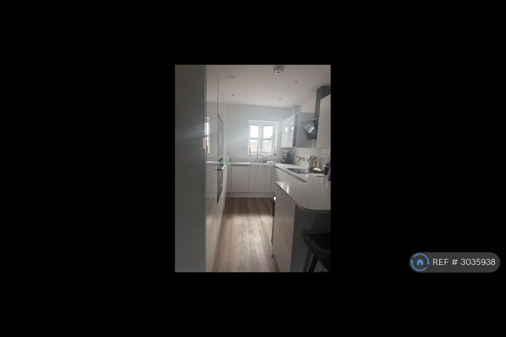 Apartment in Solihull - View 3