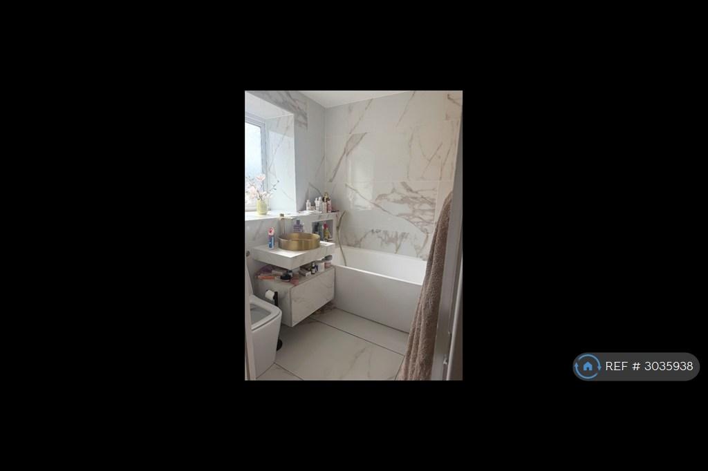Apartment in Solihull - View 5
