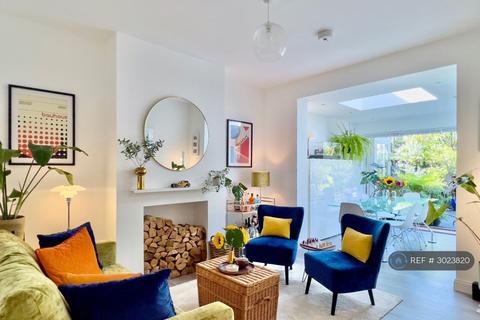 4 bedroom terraced house to rent, Carew Road, London, N17
