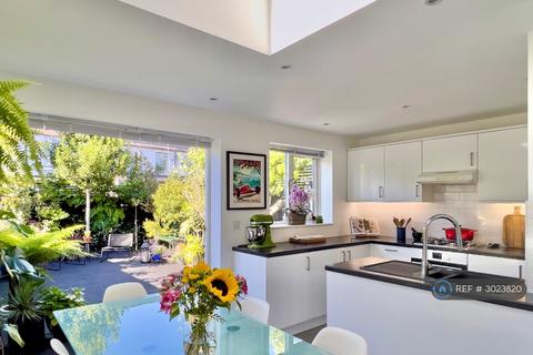 4 bedroom terraced house to rent, Carew Road, London, N17