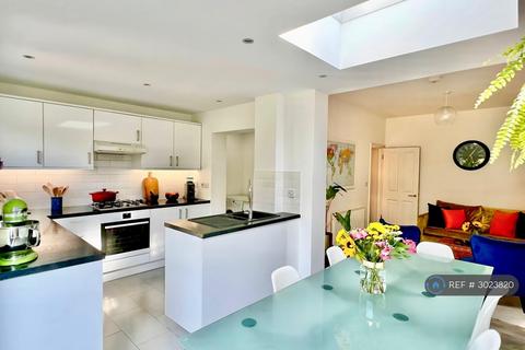4 bedroom terraced house to rent, Carew Road, London, N17